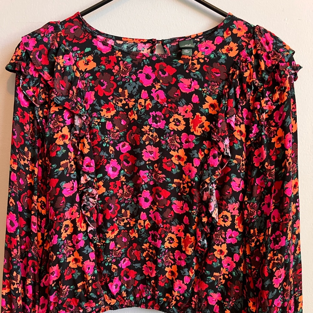 Wild Fable floral shirt with ruffles ✨💕 XL but fits more like a small or medium